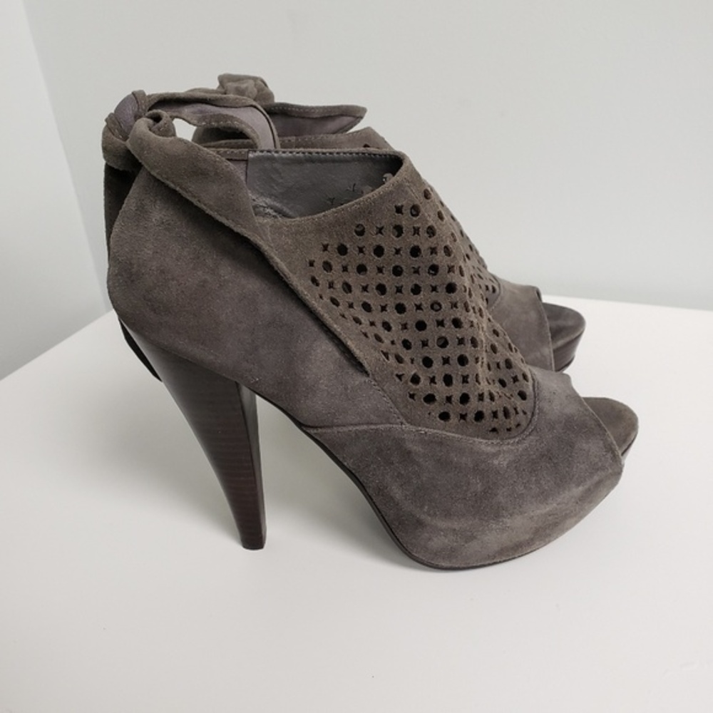Steve Madden Women's 6 Evelina Grey Tie Cutout Peeptoe Booties - Picture 3 of 5
